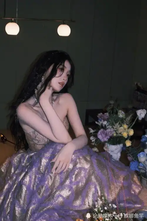 27岁虞书欣跨年造型,美得动人心魄,完全是迪士尼公主本人!_腾讯新闻