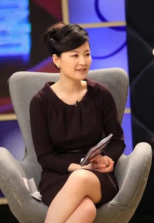 陈蓉近照她46岁了还是那样优雅深陷舆论漩涡台前转幕后