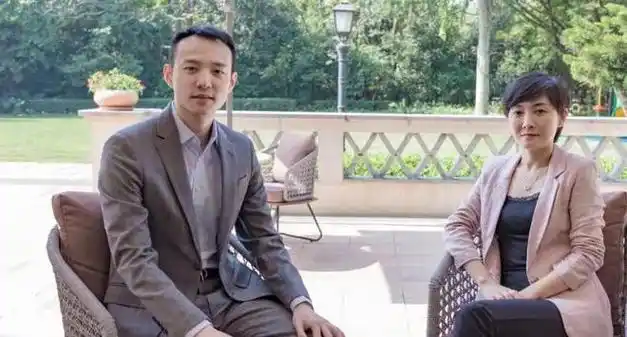 他却在香港买不起房到内地买房|霍震寰|吕燕妮|霍启刚|霍启文|霍英东