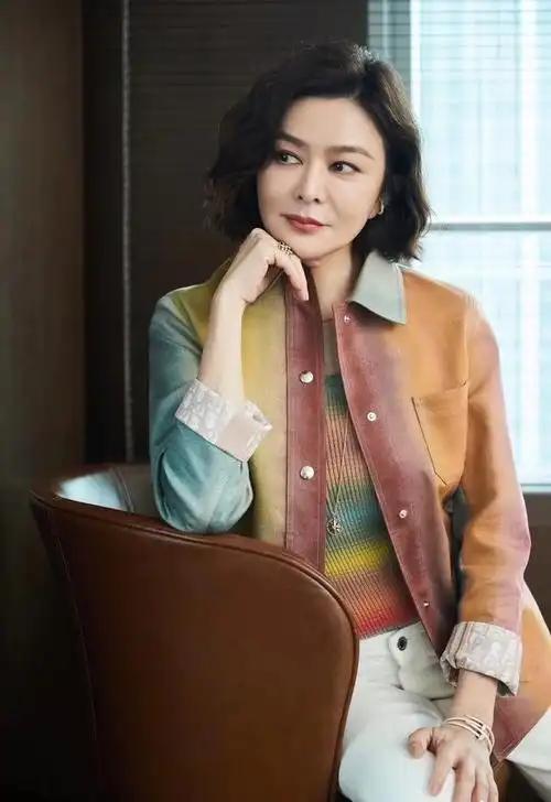 57岁关之琳直播带货(57岁关之琳近照)(1)