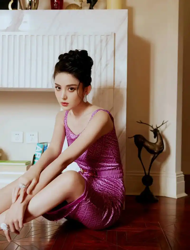 古力娜扎 身材迷人 美腿吸睛