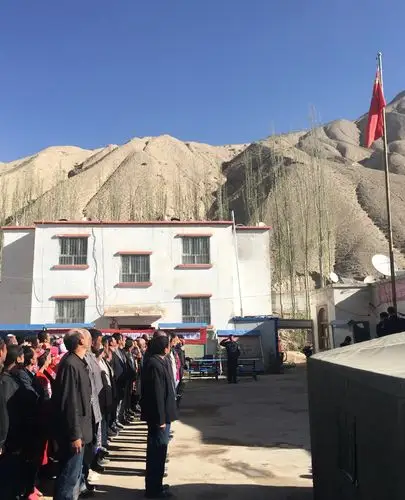 爱心丰富孩子美好的童年!——在棋盘乡许许村零距离体验乡村生活