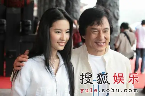 组图:成龙看好刘亦菲 望她进军好莱坞接班巩俐