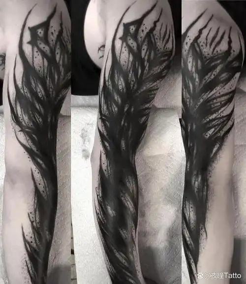 暗黑系纹身,不属于传统的纹身风格.也是逐步由哥特风演变而来的.