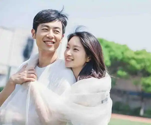 结婚十周年纪念日,朱亚文和沈佳妮高调秀恩爱,网友纷纷送上祝福