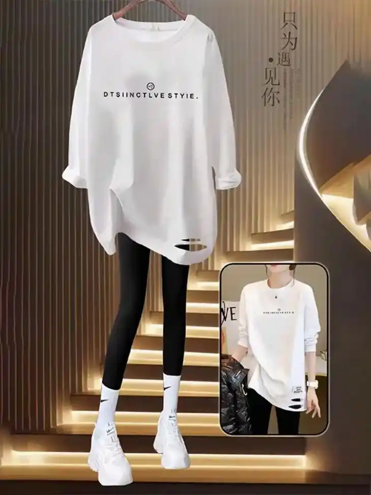 宝子们,我新入手了一件超舒服的长款t恤,搭配芭比裤鲨鱼裤都很nice