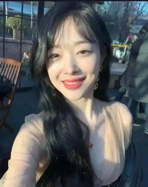 崔雪莉谈韩国娱乐圈,自己被告知是一件产品,让众网友瞬间破防._人们_