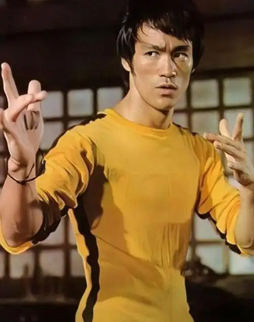 李小龙葬礼实拍!大量警察出动,扶灵人来头颇大,前女友哭成泪人