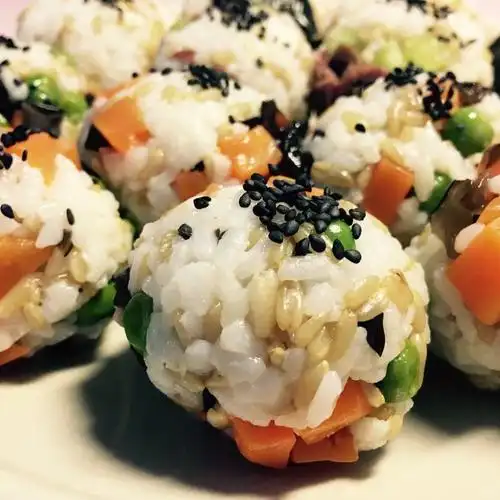 五彩燕麦糙米饭团的做法和步骤图解 - 五彩燕麦糙米饭团怎么做好吃 -