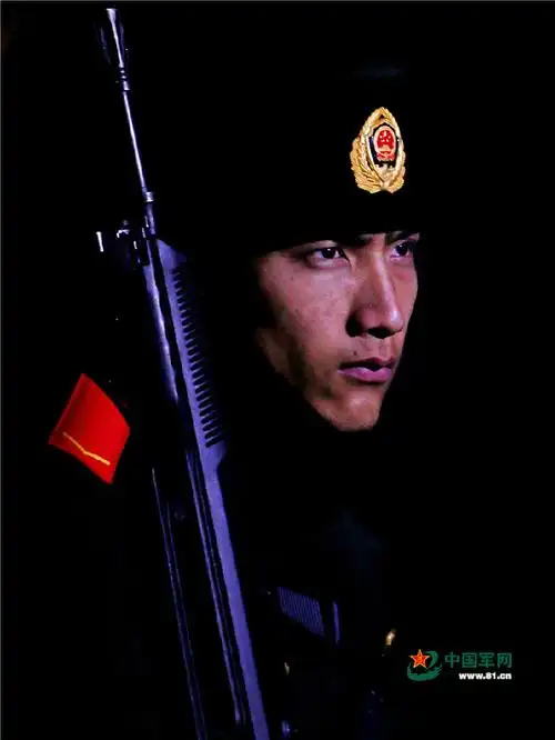 有声诗歌|你是不是也想问,站岗时他在想什么?