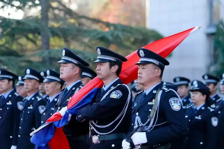 监▲主会场向警旗敬礼police凝聚警心力量,提振警心士气展示警察形象