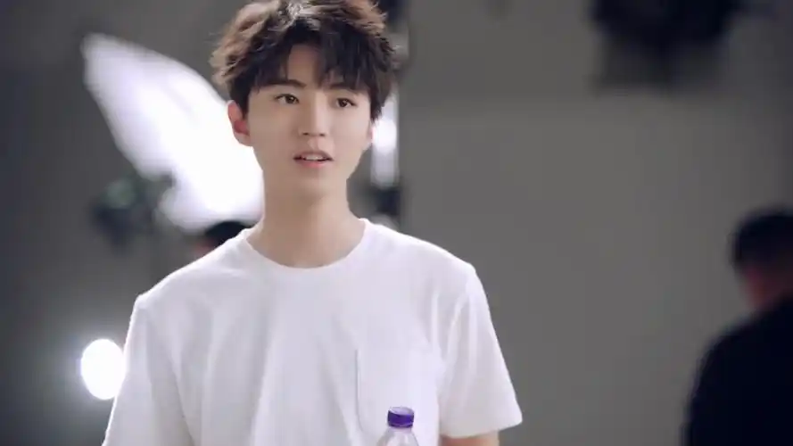 王俊凯最新代言广告,帅气的小凯跟我们一起旅行,你们准备好了吗