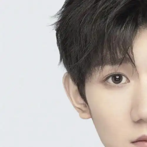 又大又亮的星星眼,真真帝国小水晶