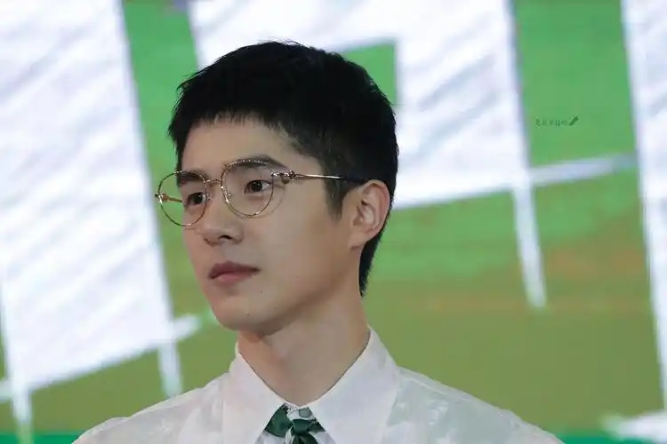 刘昊然糊图没看头来看高清生图像不像普通同事