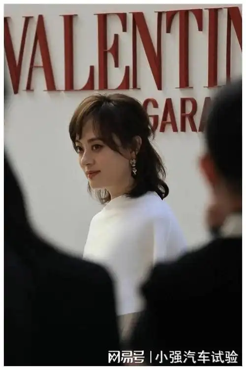 笑不活了孙俪头发留长评论区胖橘的后宫又不淡定了