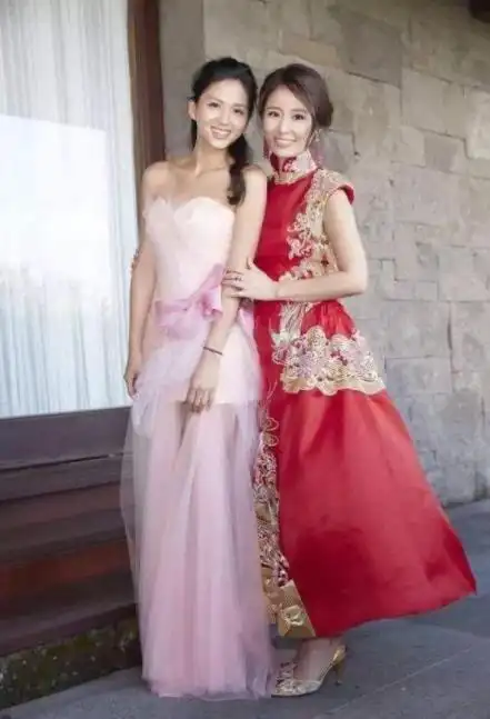 早在林心如结婚的时候,林艾为就出席担任伴娘,打破了两人不合的传闻.