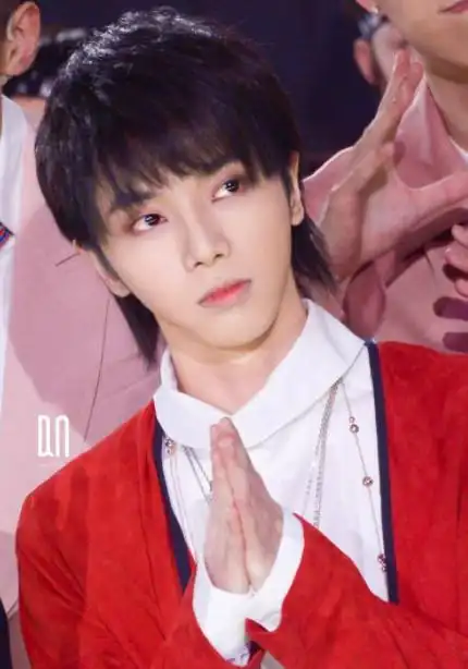 本以为华晨宇鲻鱼头够帅了!看他换鹿晗同款"羊毛卷"网友:想追