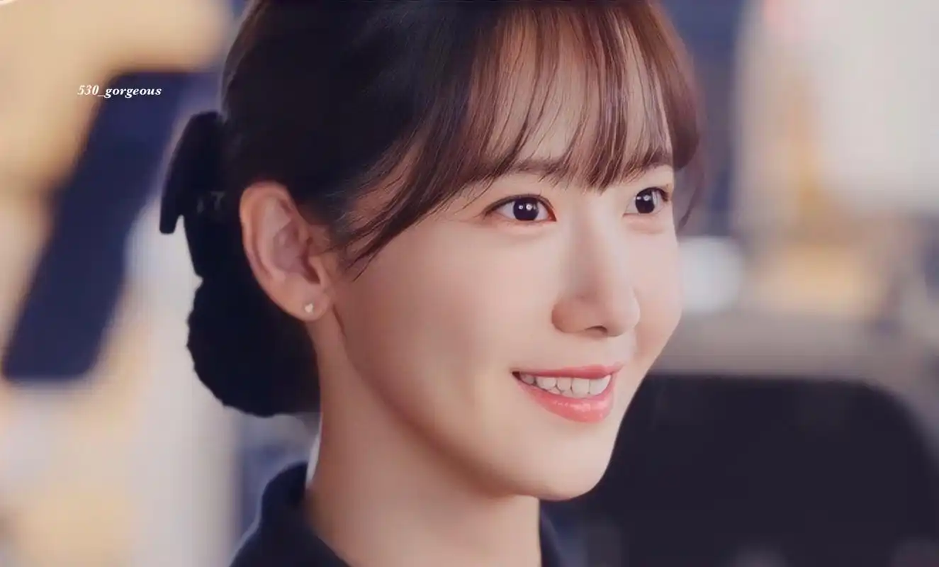 韩国女星林允儿最新状态,一如既往的清纯可爱,笑起来两眼弯弯,喜感拉