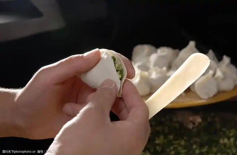 手工包饺子图组图片