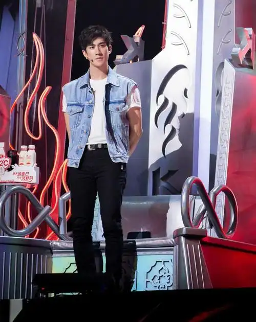 范冰冰传了9年的绯闻男友是他!穿纯白装如王子,比李晨还帅