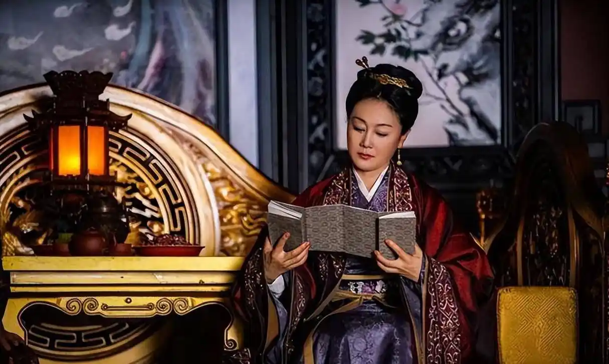 王姬《山河月明》中的马皇后诠释着女人最大的自信_皇帝_武则天