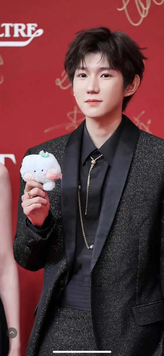 王源生图和精修图,差别大吗[思考][思考]