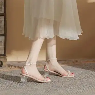 oekeng欧美潮牌珍珠凉鞋女一字带伴娘鞋女雾霾蓝色中跟5cm粗跟一字扣