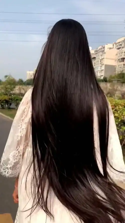 一头乌黑亮丽的秀发,可以给气质和颜值加分.从小就跟着阿婆养发.