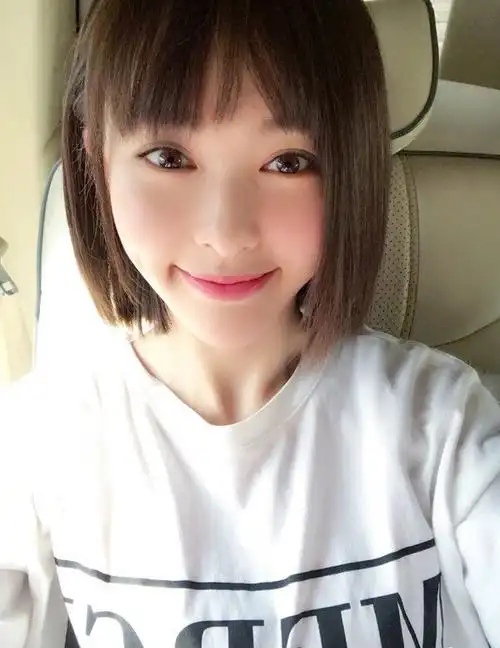 明星百态壁纸-101 唐嫣的齐刘海看起来有点热?