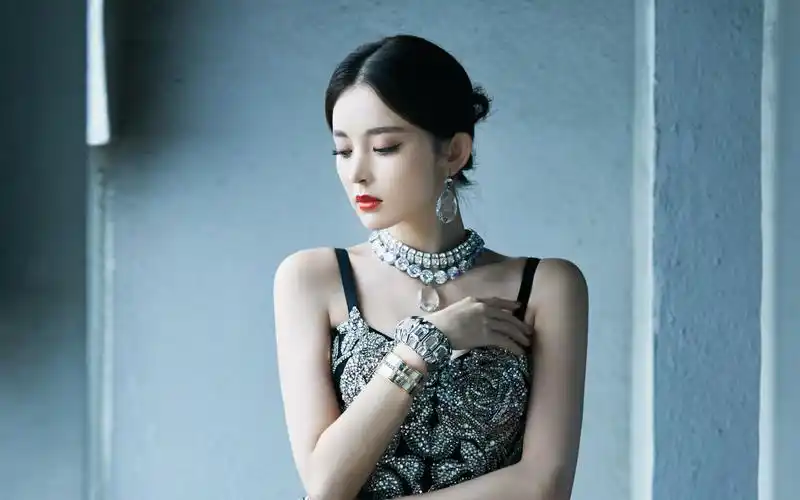 古力娜扎华丽高贵写真图片壁纸