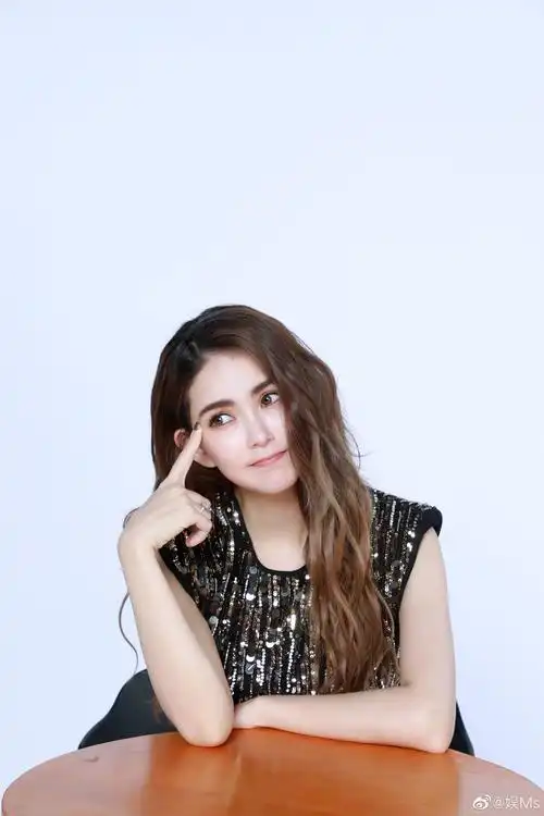 原创昆凌新综艺《你怎么这么好看》,嘟嘴卖萌性感可爱