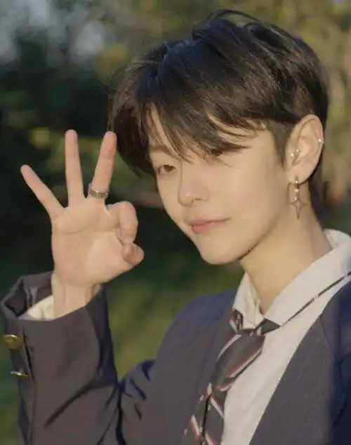 都说刘梦短发帅气,当她曝光长发造型,网友:才知什么是心动!