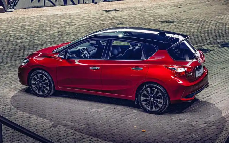 十万左右的女士代步车,可以考虑红色小骐达