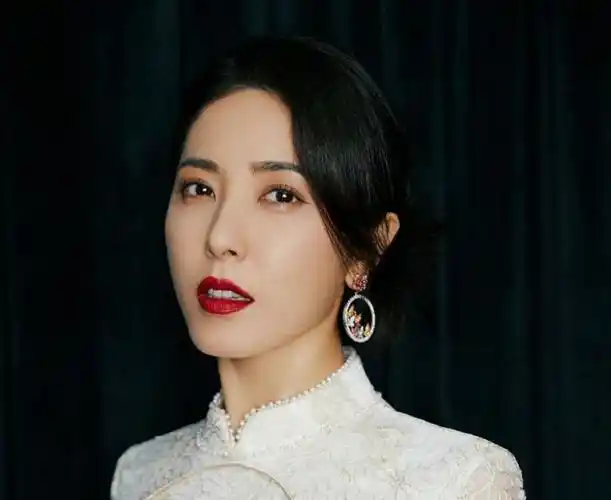 至今未婚的10位大龄女星,各有各的苦衷,最大57岁,最小43岁