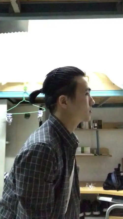 男生头发怎么从一般长度留到低马尾