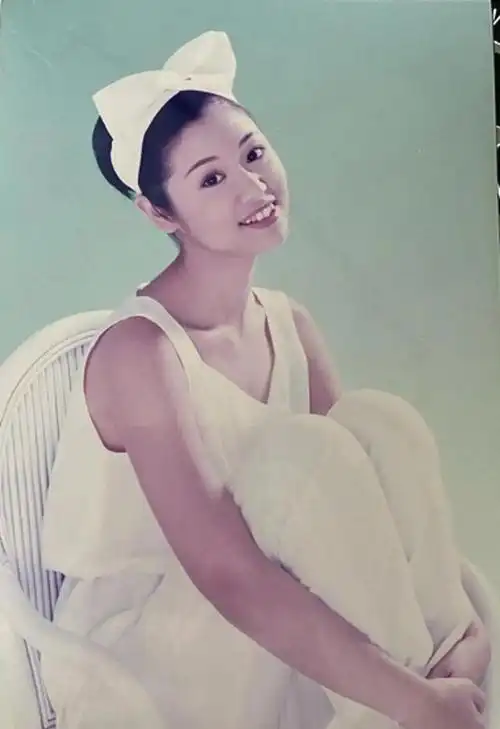 林心如陈年旧照出土,自嘲22岁审美出了问题,今44岁依旧光彩照人