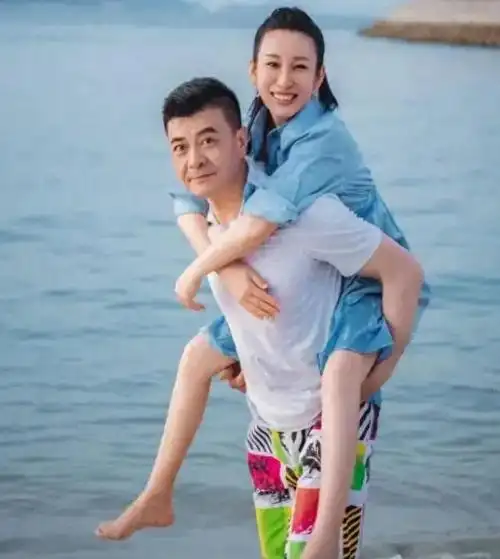 唐静前夫与秦海璐喜结连理独自一人陪儿子长大如今苦尽甘来