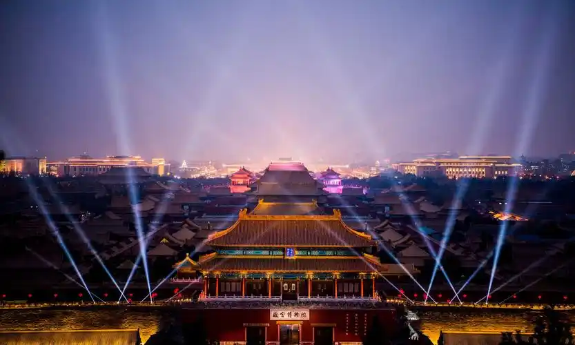 当年的皇帝们也没想到那森严肃穆的大内紫禁城已经改名为故宫博物院