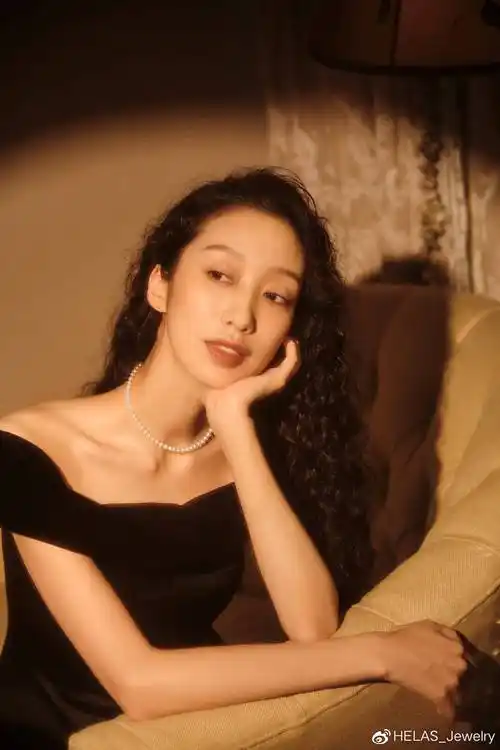 普通人也能模仿的女明星珍珠搭配_赫拉_珠宝_风格