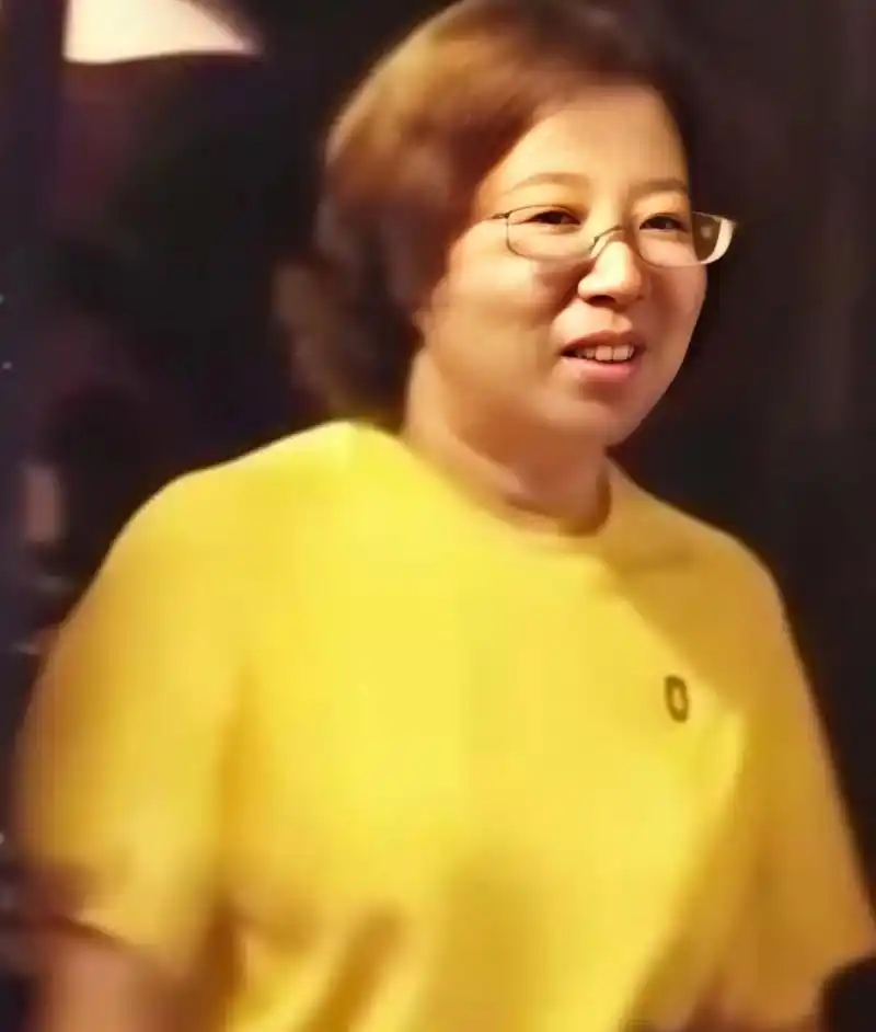 郭麒麟这么努力的拼事业,就有一个愿意,就是把亲妈胡中惠接到自己身边