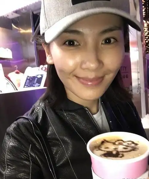 刘涛到底长啥样?看清她起床素颜照后,网友:满脸沧桑太真实!