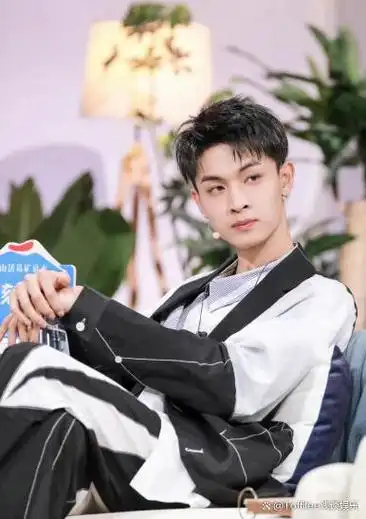 秦霄贤不敢恋爱竟因前任,五年恋情造成了心理创伤,至今没有治愈