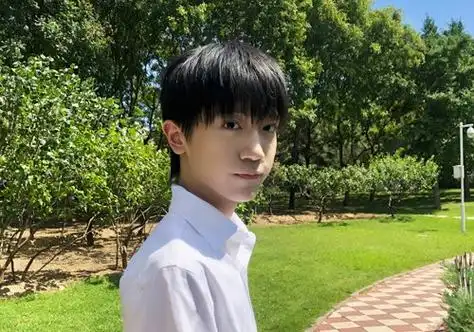 15岁青少年黑色短发怎么打理最帅 这五款中学男生短发最受欢迎_发型