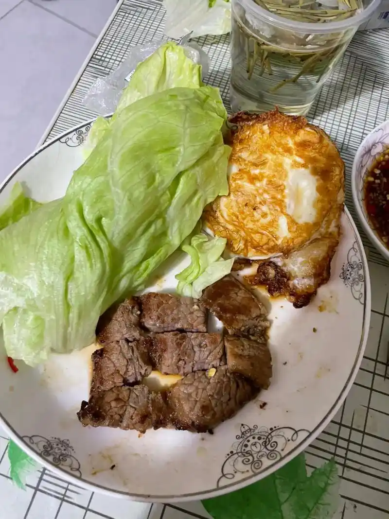 吃饭啦,一个人的晚餐#唯美食不能辜负 - 抖音