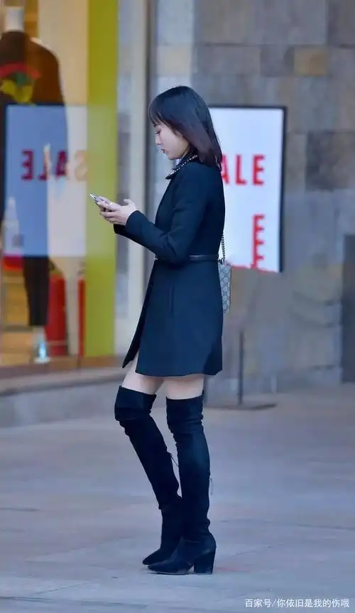 绒面过膝长靴,时尚的尖头设计,很好的修饰脚型