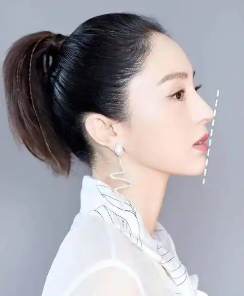 正脸95分,侧脸98分杨幂09,正脸同样优越,眼睛又大又有灵性,40多岁还是