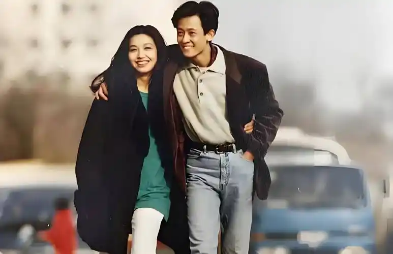 历尽千帆,江珊仍坚定地认为,没有哪个职业能像演员这样,使你在有限的