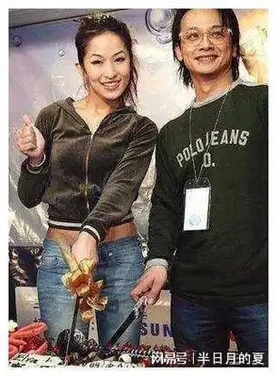 萧亚轩抱娃照曝光或将成为单亲父亲传曾交百余男友