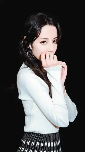 用一个词语形容迪丽热巴的美,你会用哪个词语?