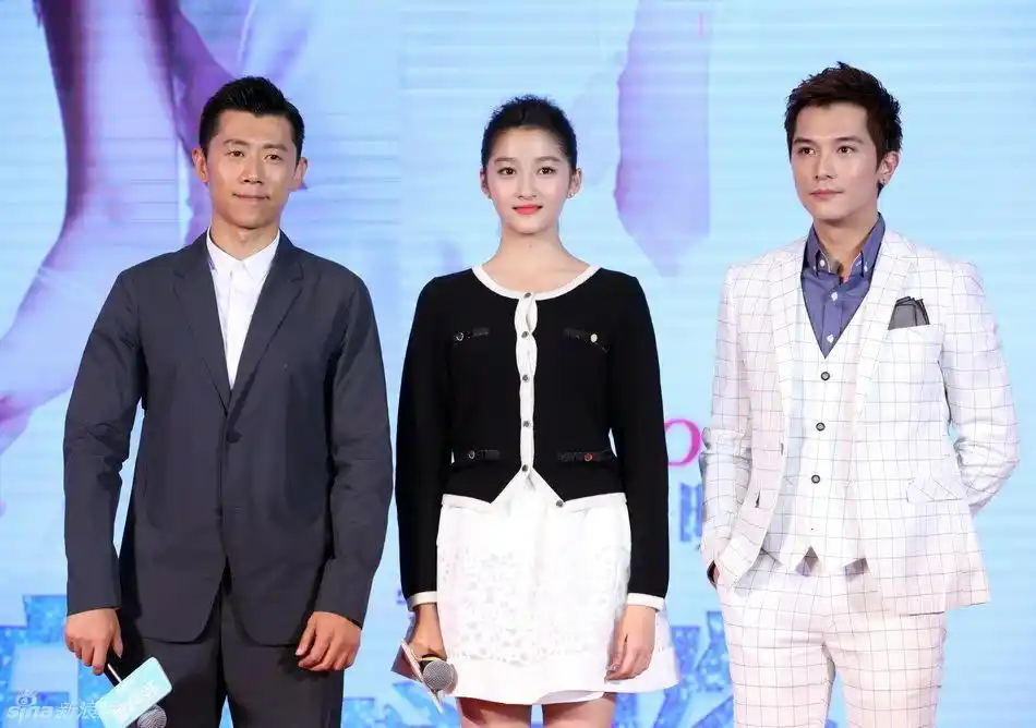 邱泽自曝目前单身 关晓彤牵手人父夏雨